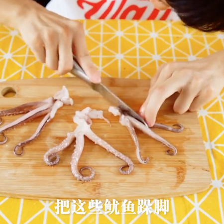 爆炒香辣小鱿鱼的做法步骤：1