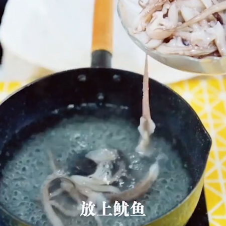 爆炒香辣小鱿鱼的做法步骤：2