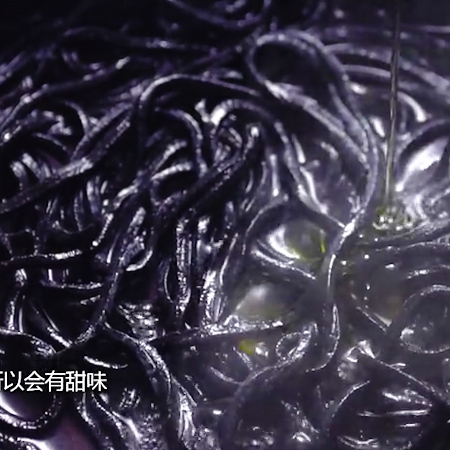 #焦洋葱酱墨鱼汁意面的做法图解9