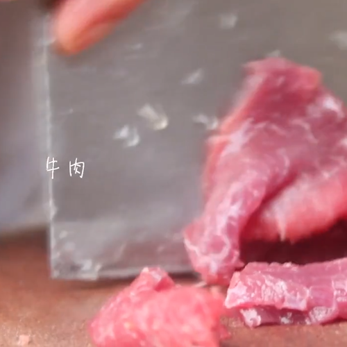 芹菜炒牛肉的做法步骤：1
