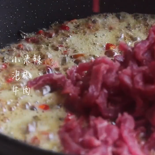 芹菜炒牛肉的做法步骤：5
