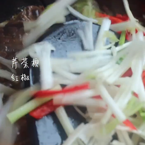 芹菜炒牛肉的做法步骤：6
