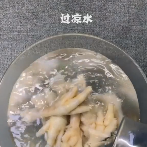 柠檬百香果鸡爪的做法步骤：3