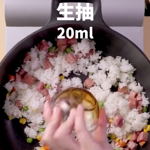 午餐肉炒饭的做法步骤：4