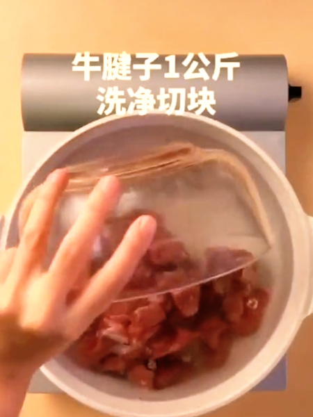 电饭煲啤酒牛肉的做法步骤：1