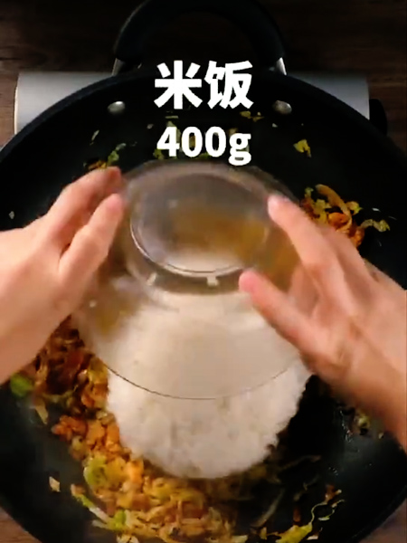 圆白菜酱油炒饭的做法步骤：6