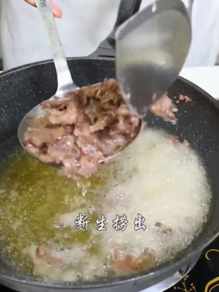 小炒牛肉的做法步骤：2