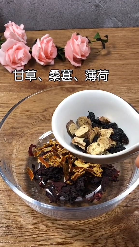 酸梅汤，酸甜开胃，超消暑的做法步骤：1