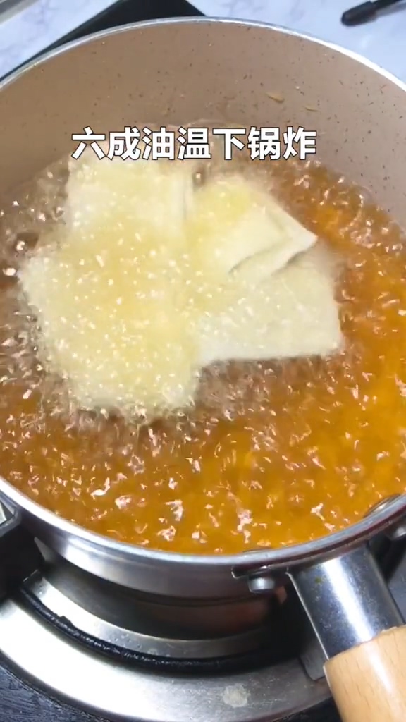 香酥馄饨皮的做法步骤：2