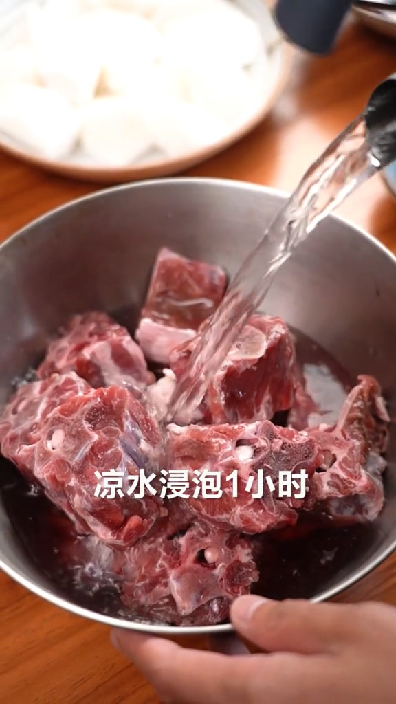 红汤羊蝎子的做法步骤：1