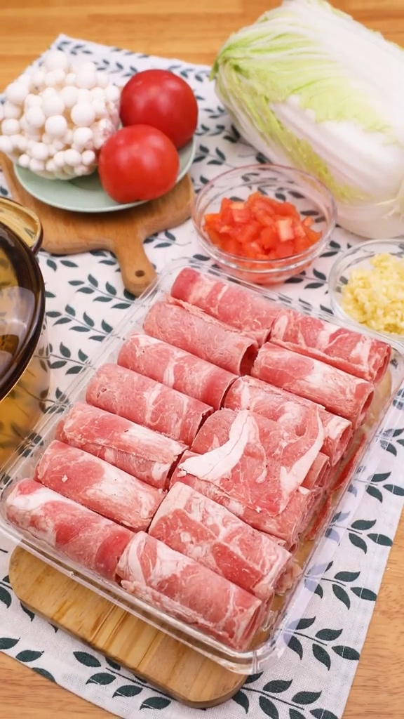 白菜肥牛锅的做法步骤：1