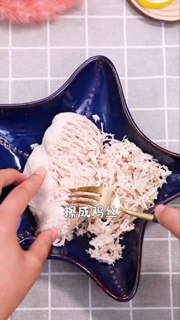 低卡凉拌鸡丝的做法步骤：2
