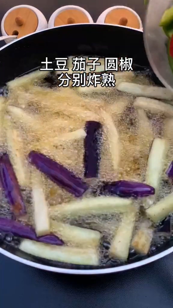 下饭菜地三鲜的做法步骤：4