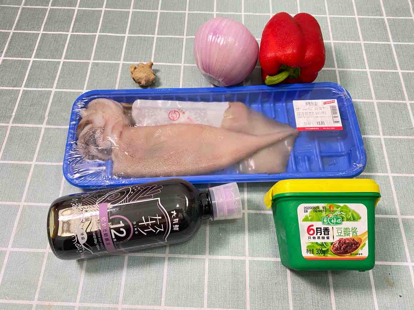 #豆瓣酱炒鲜鱿鱼的做法图解2