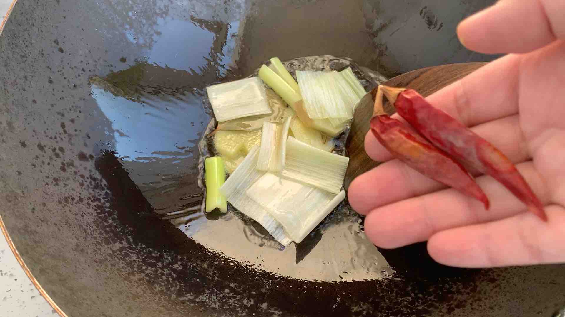 无需熬糖也能做出好吃的排骨的做法步骤:6