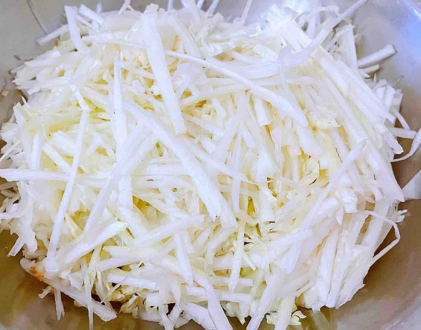蜇皮粉丝木耳拌白菜的做法步骤:3