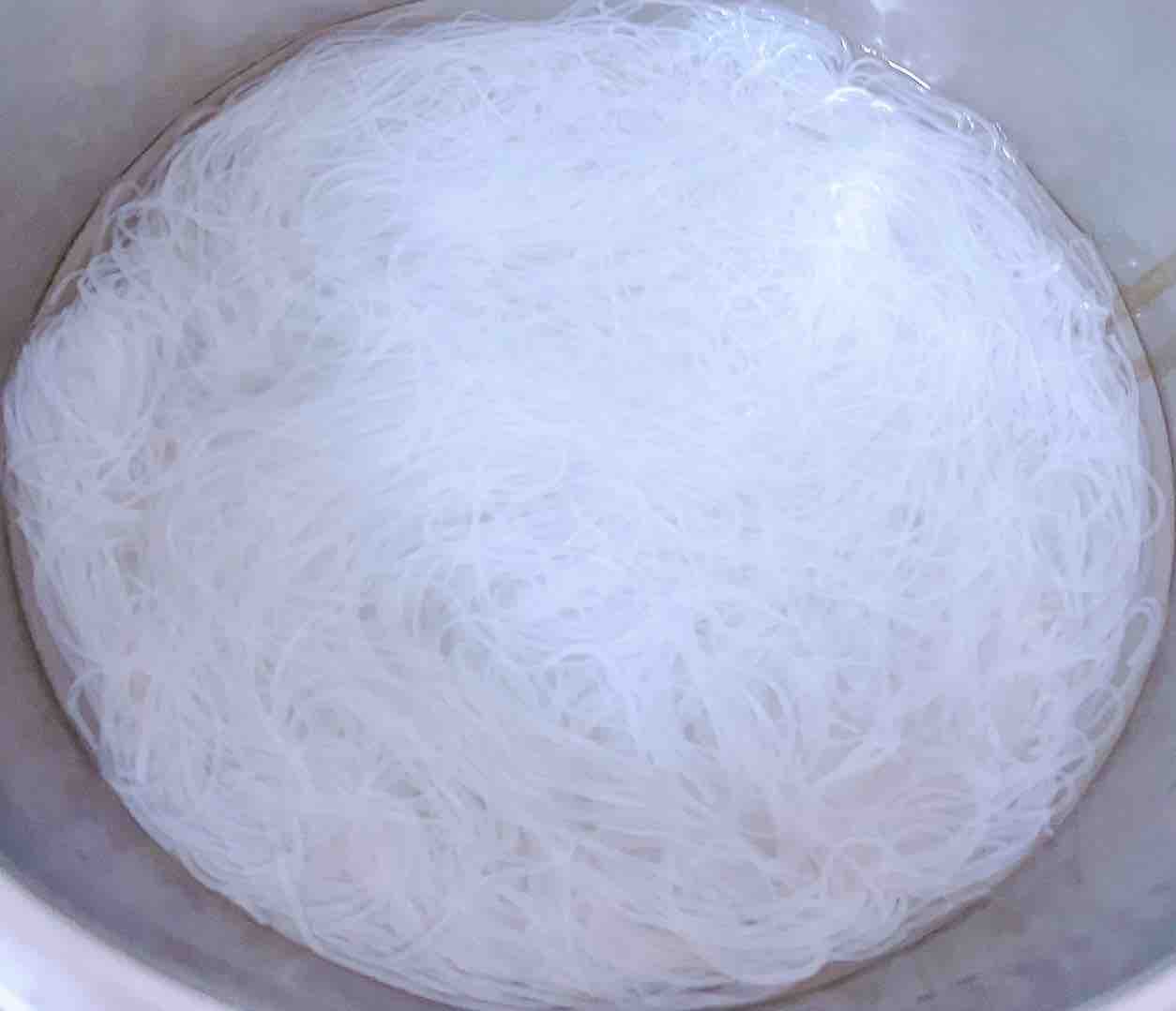 蜇皮粉丝木耳拌白菜的做法步骤:5