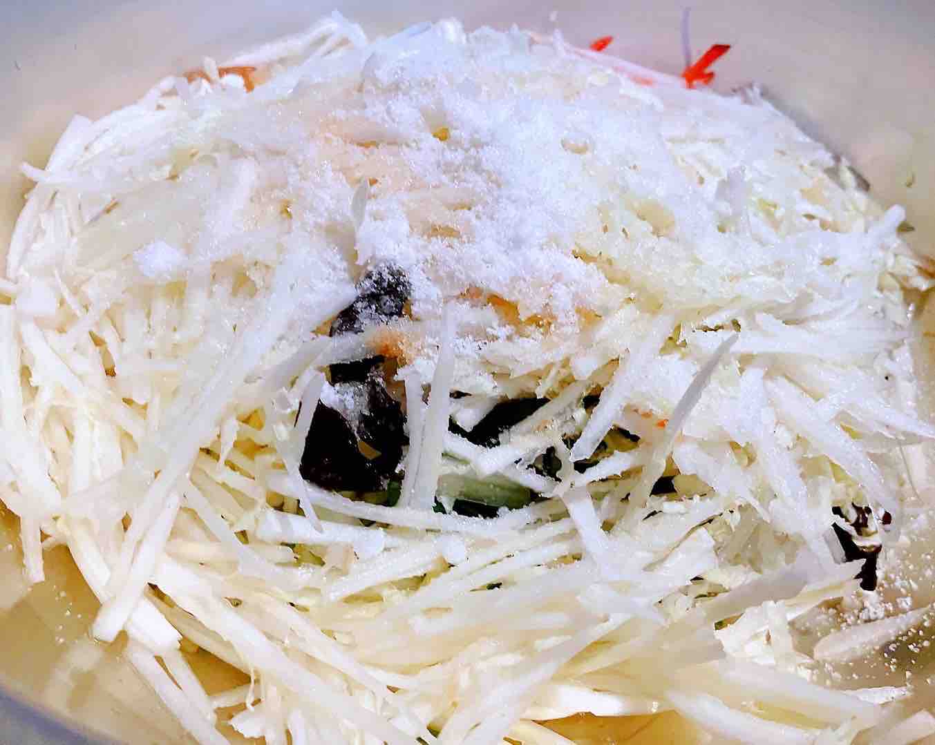 蜇皮粉丝木耳拌白菜的做法步骤:7