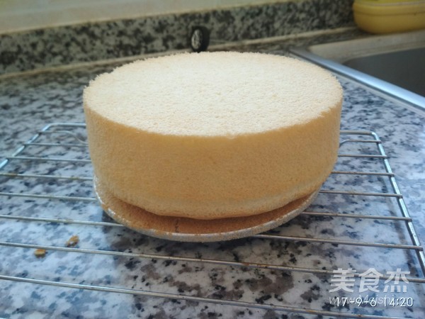6寸戚风蛋糕的做法步骤:7
