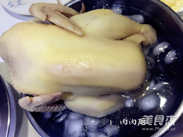 粤式秘制白切鸡肉肉厨的做法步骤：9
