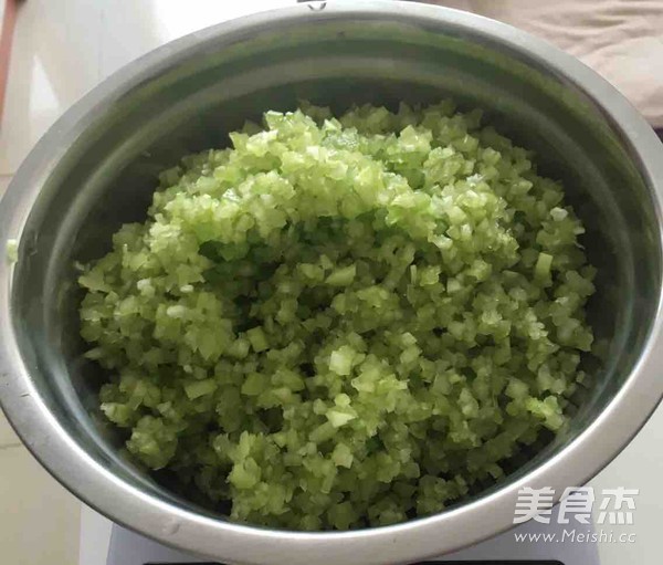 羊肉芹菜饺子的做法步骤:2