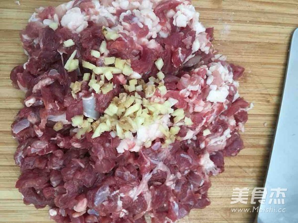 羊肉芹菜饺子的做法步骤:3