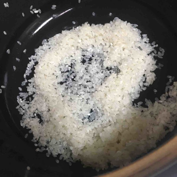 海参干贝粥的做法步骤：1