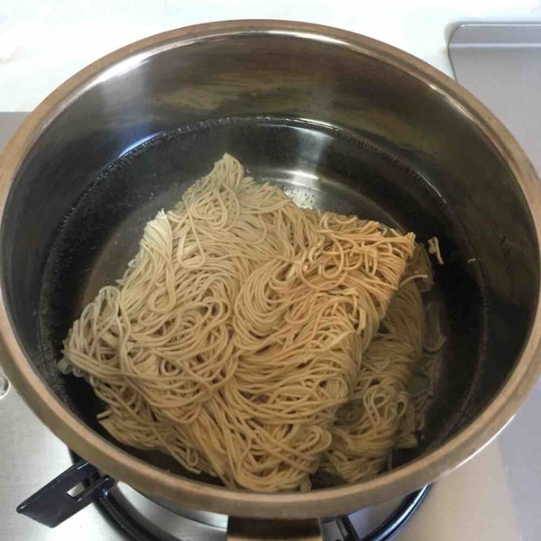 鲜味炒面的做法步骤:2