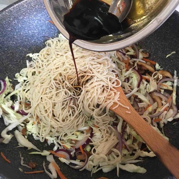 鲜味炒面的做法步骤:6