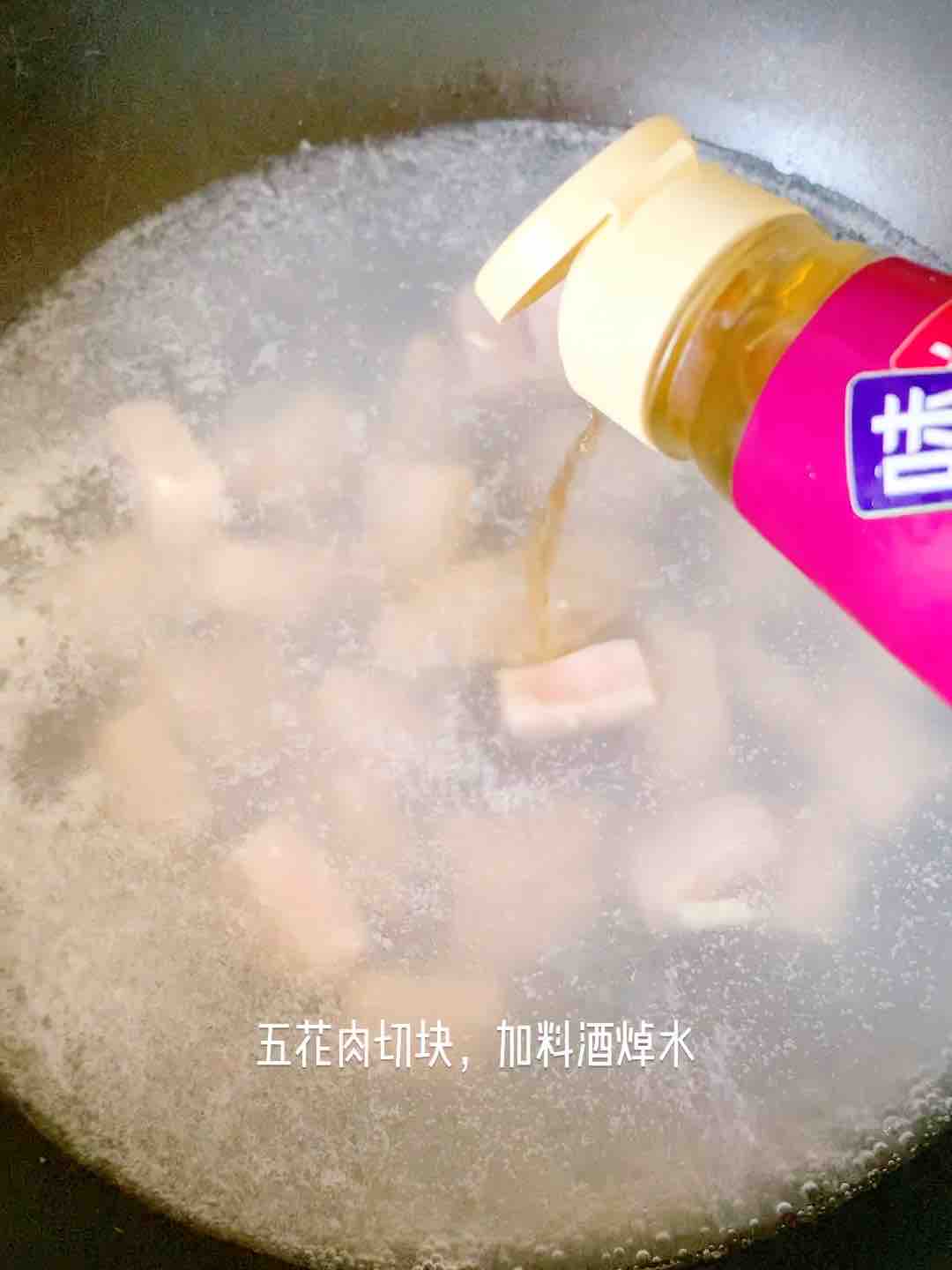 不用炒糖色的家常红烧肉的做法步骤：1