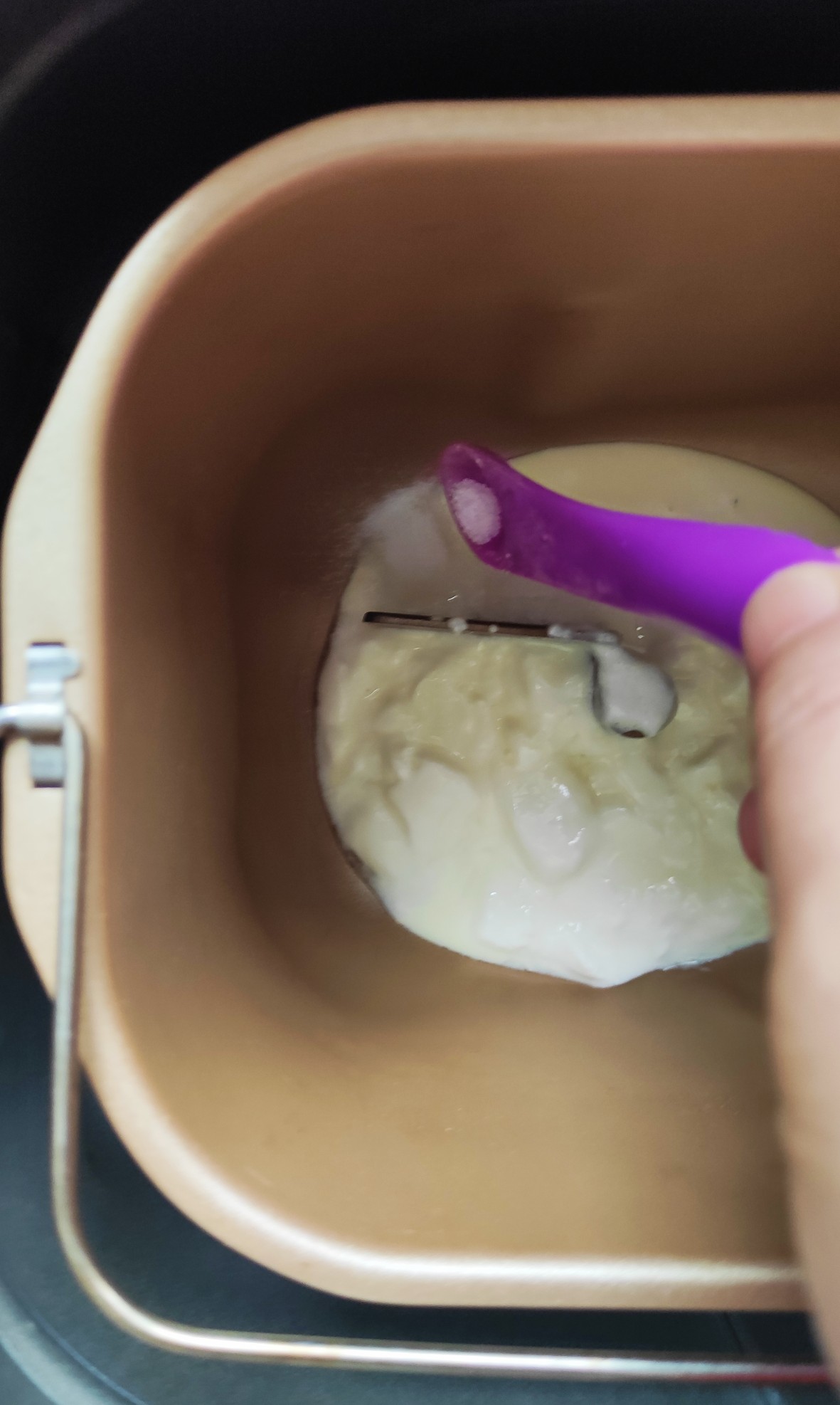 酸奶蜂蜜香蕉面包的做法步骤:4