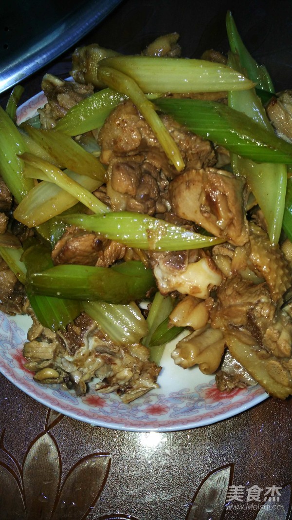 芹菜焖鸭的做法步骤:6