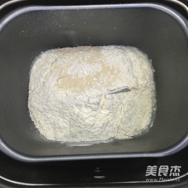 淡奶油花朵面包的做法步骤：1