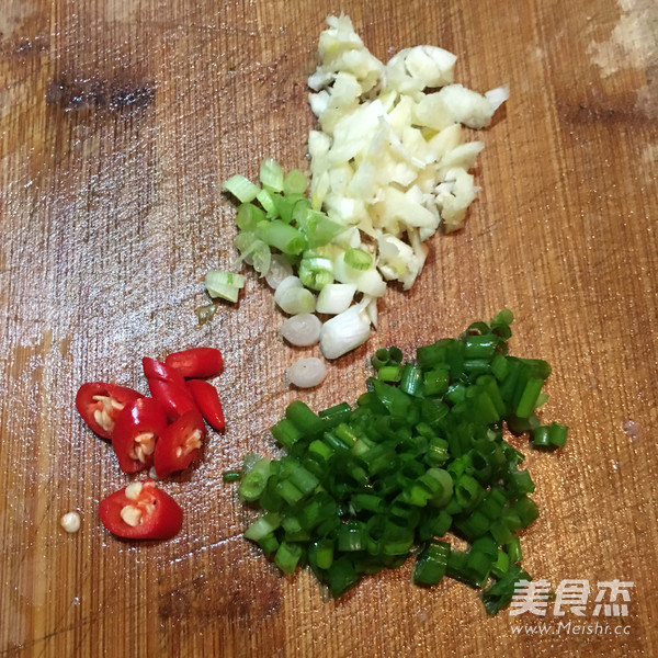 火腿胡萝卜蛋炒饭的做法步骤：1