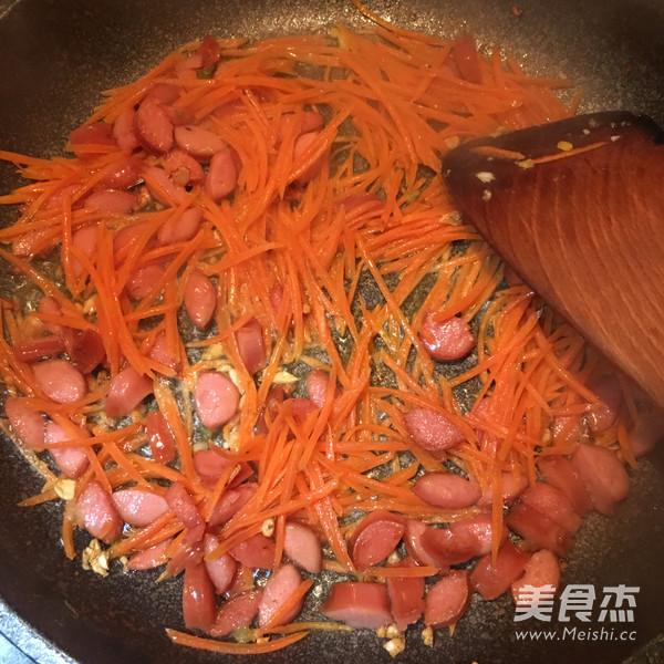 火腿胡萝卜蛋炒饭的做法步骤:6