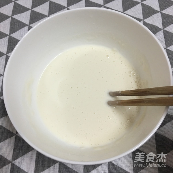 鸡蛋饼的做法步骤：1