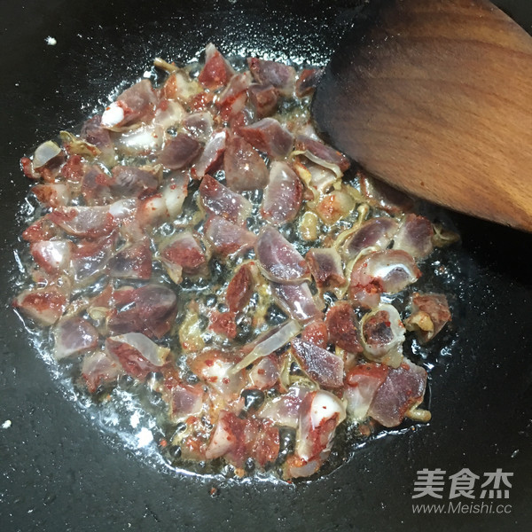 川味腊肠炒饭的做法步骤:3