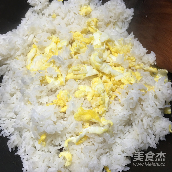 川味腊肠炒饭的做法步骤:5