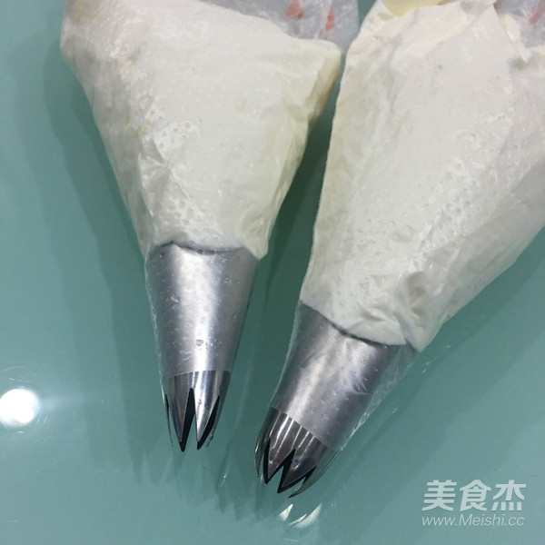 8寸草莓蛋糕的做法步骤:8