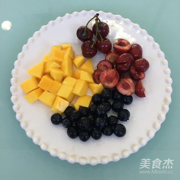 水果酸奶杯的做法步骤：1