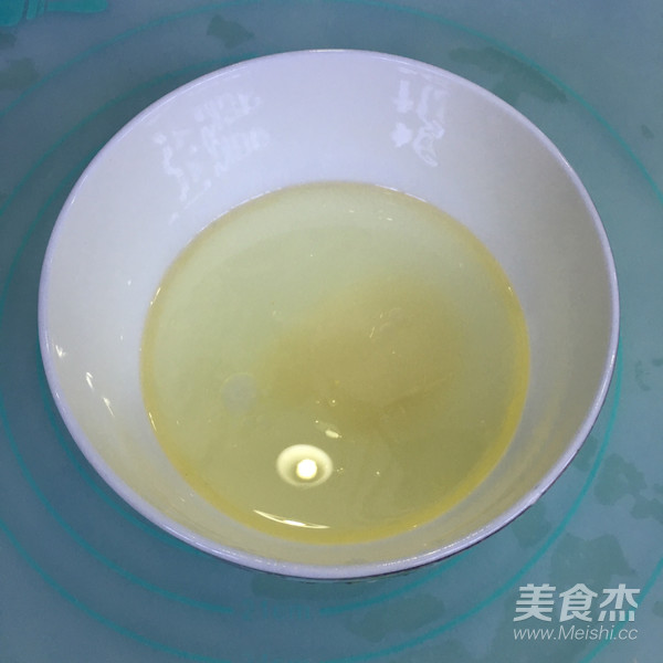 蓝莓戚风蛋糕的做法步骤:2