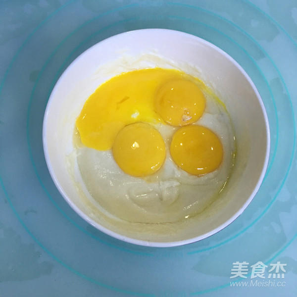 蓝莓戚风蛋糕的做法步骤:4