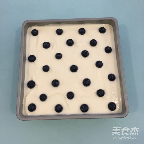 蓝莓戚风蛋糕的做法步骤:8