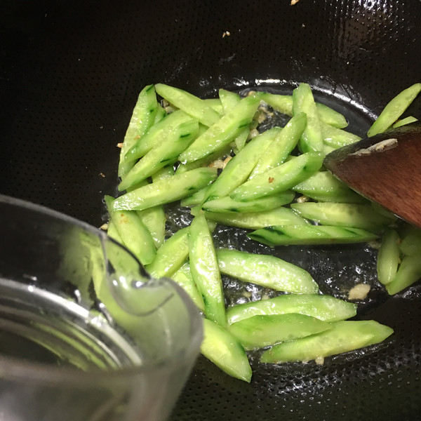 青瓜炒鸡蛋的做法步骤：8