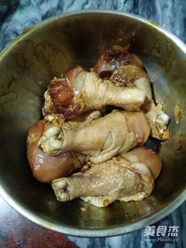 红烧蒜香鸡腿的做法步骤：1