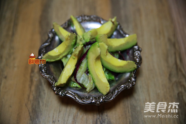 三文鱼酪梨沙拉的做法步骤:3
