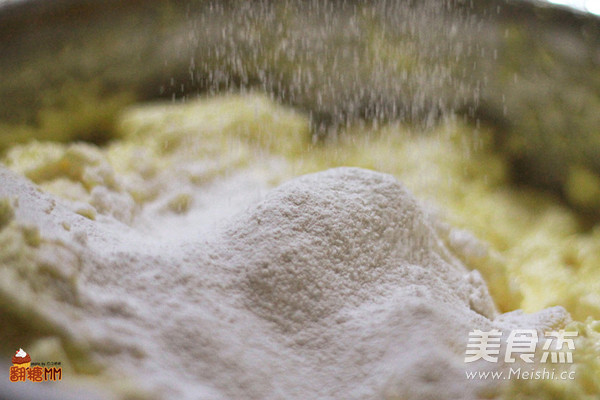 翻糖玫瑰杯子蛋糕的做法步骤:5