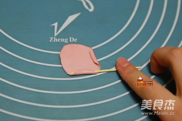 翻糖玫瑰杯子蛋糕的做法步骤:15