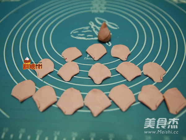 翻糖玫瑰杯子蛋糕的做法步骤:16