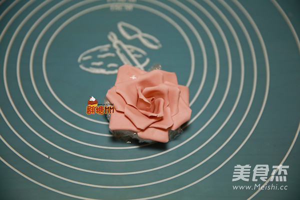 翻糖玫瑰杯子蛋糕的做法步骤:22